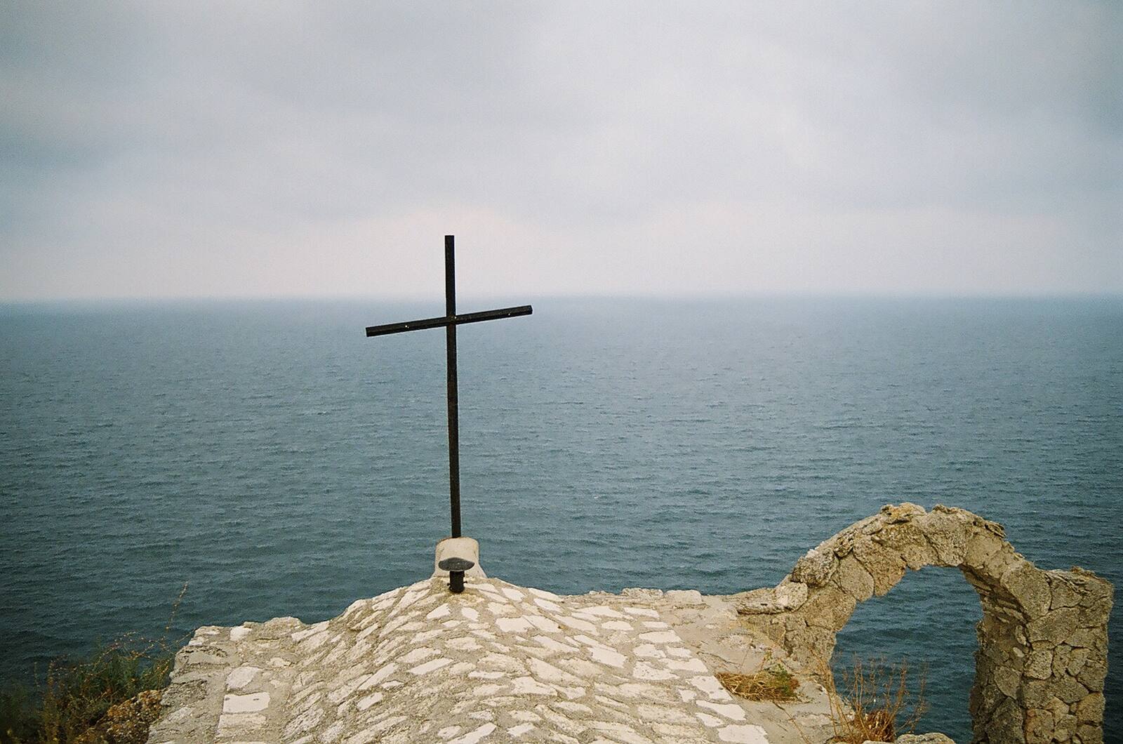 параклисът · the chapel cross