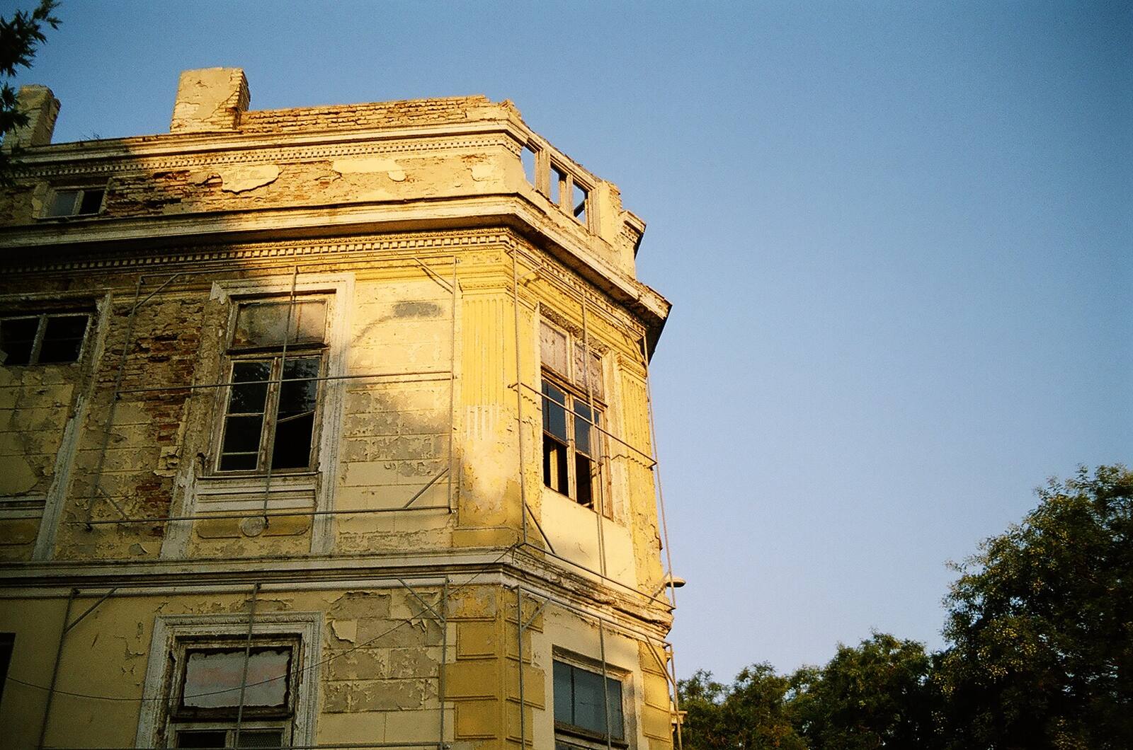 охра · ochre corner
