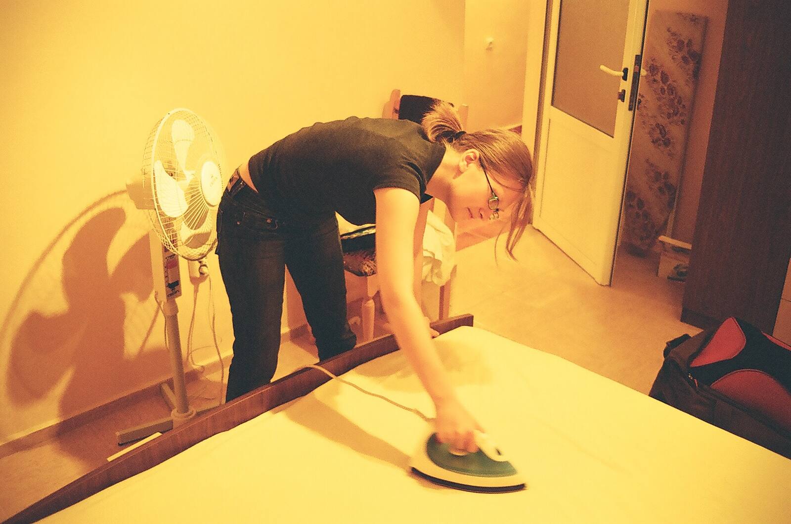 гладенето · ironing at dusk
