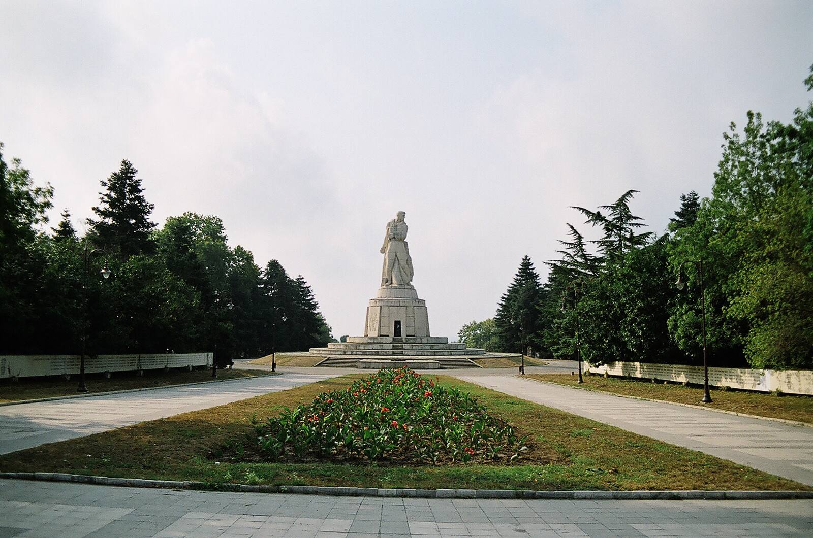 алеята · the axis