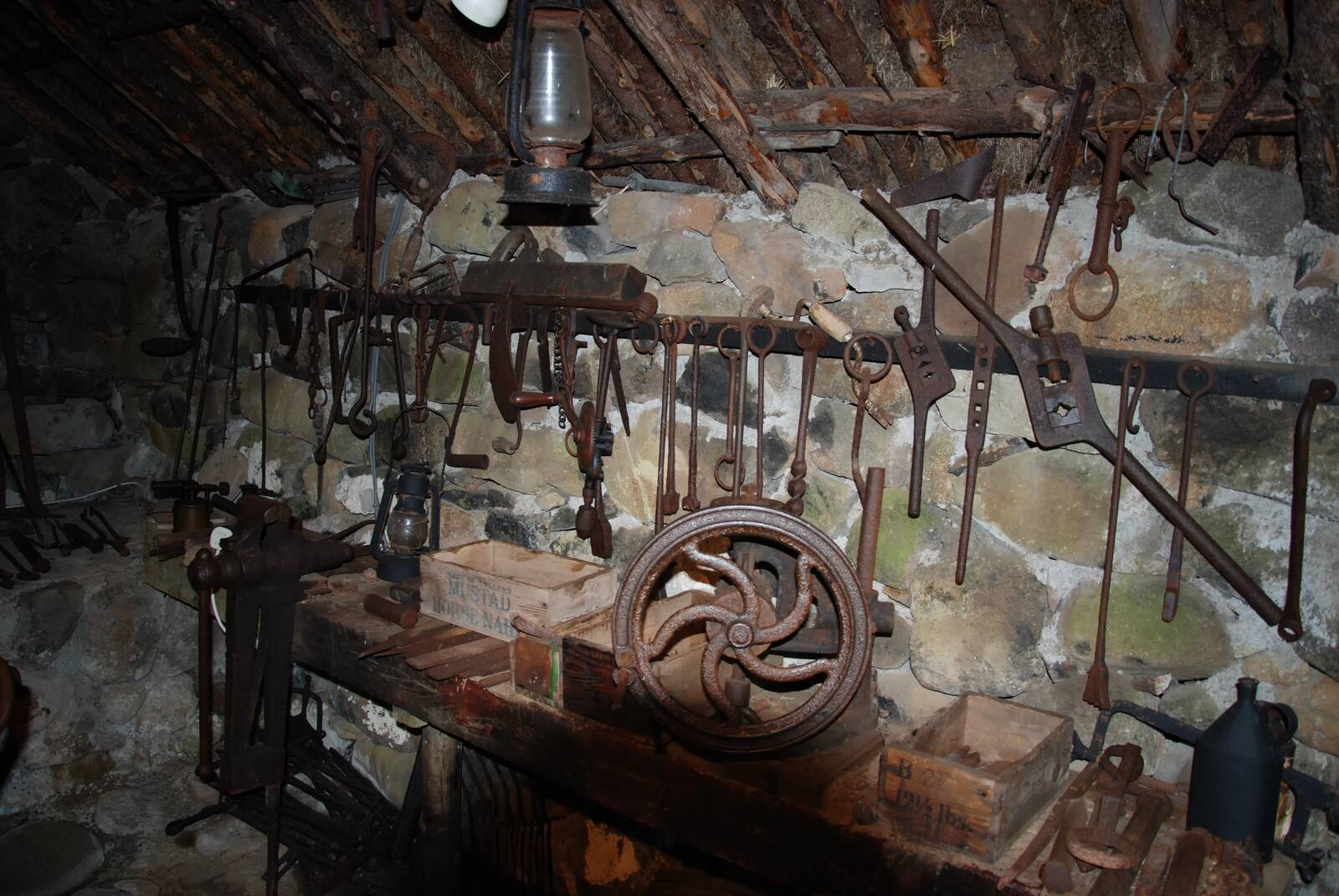 a' cheàrdach · the smithy