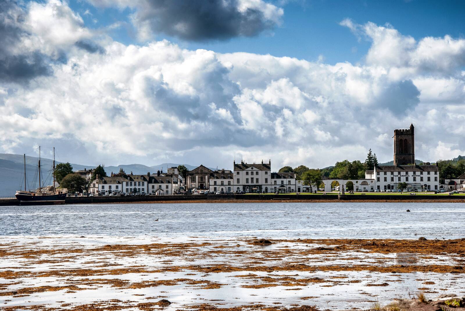 Inveraray town front