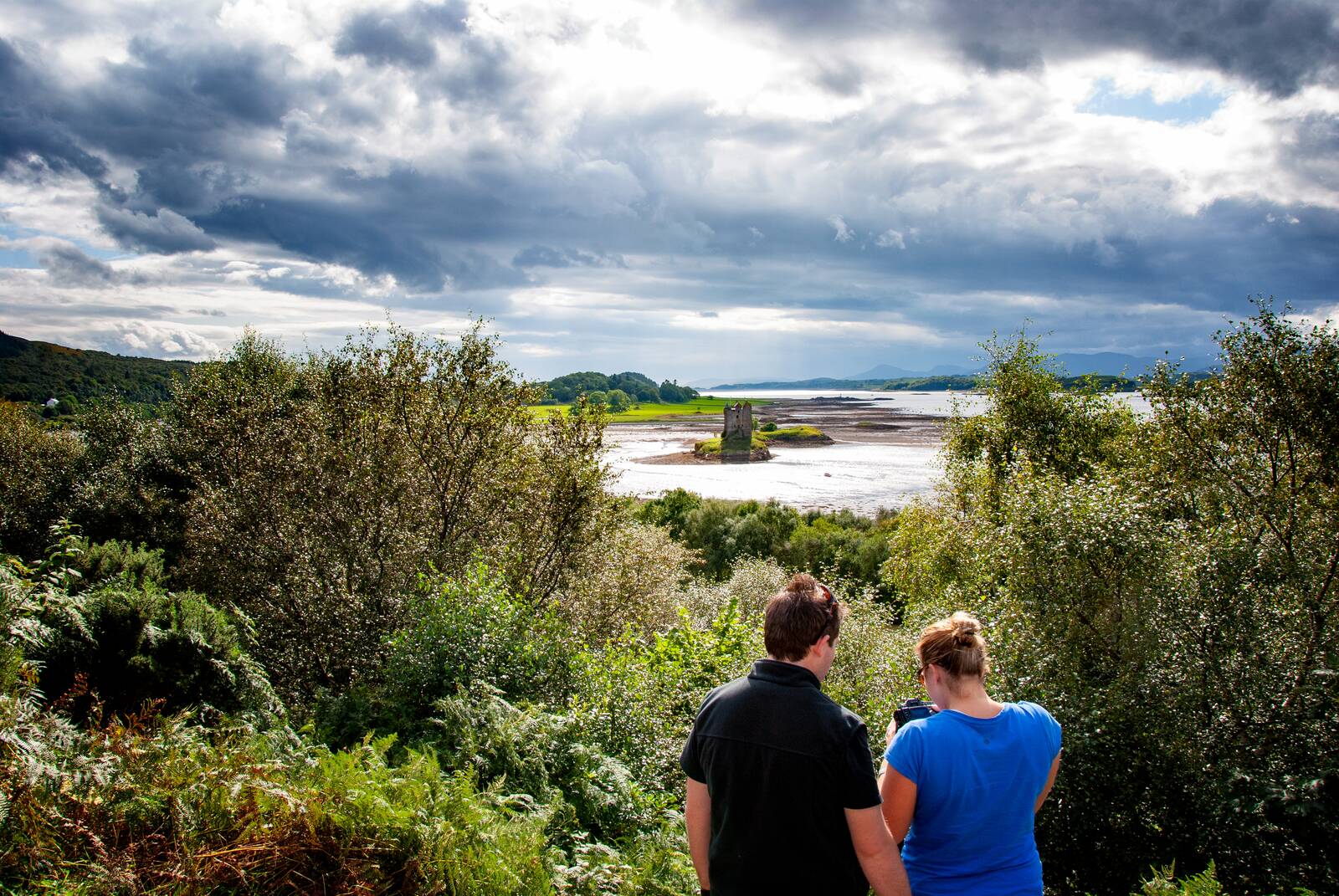 Couple at the Castle Stalker viewpoint